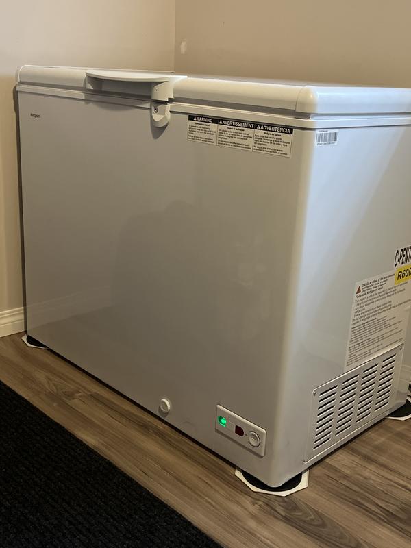 Hotpoint 9.4 cu ft store chest freezer