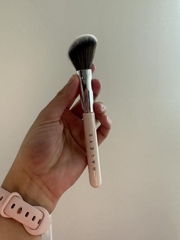 Haleys Beauty Brilliant Contour Brush