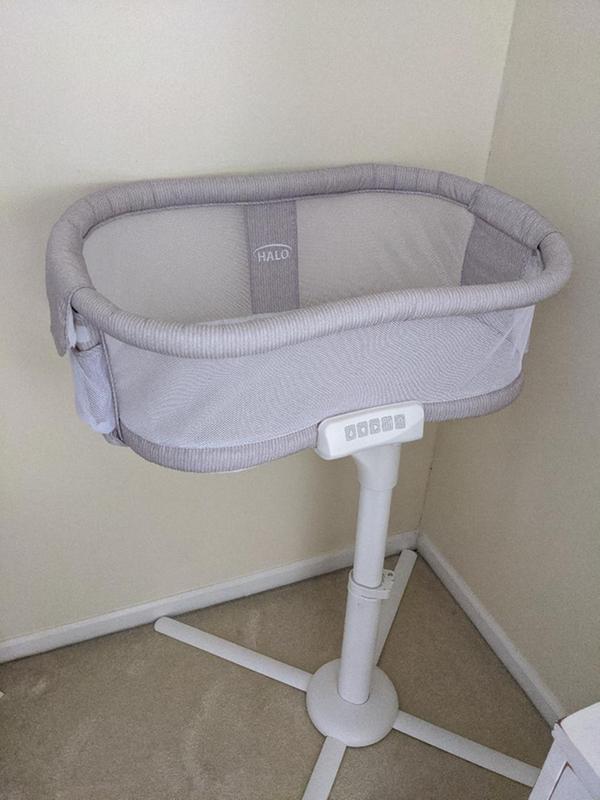 halo premiere swivel bassinet