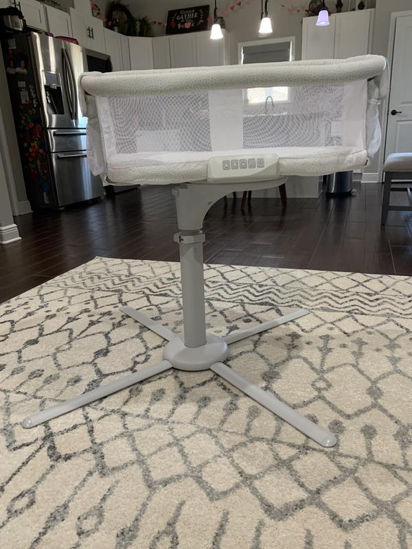 HALO BassiNest Swivel Sleeper Review (Pros, Cons Is It Worth It