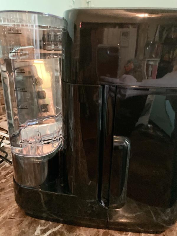 Handles to pull out carafe