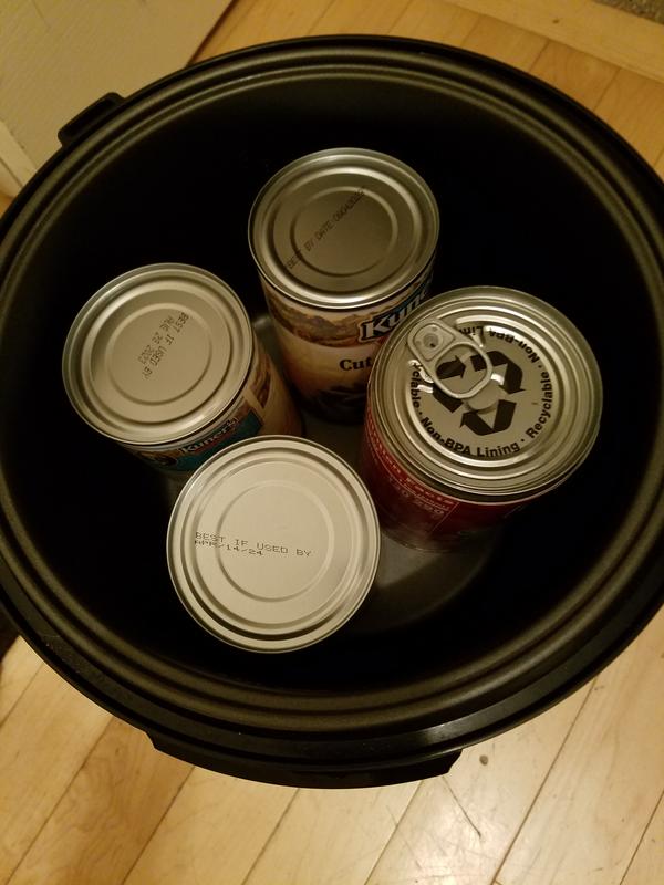 Cans to show size of cooker inside