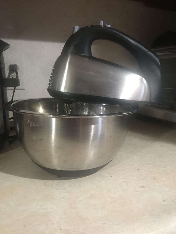 Convenient bowl rest feature!