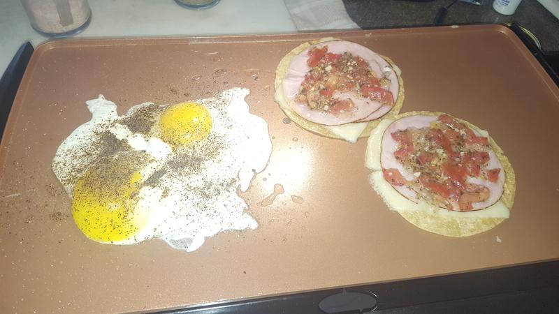 Eggs on quesadillas with ham.