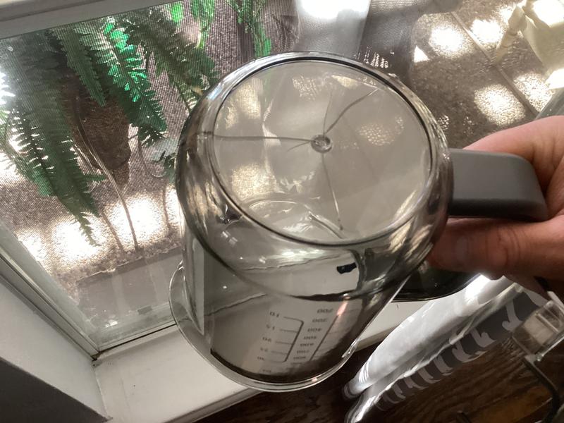Nice juicer, cracked pitcher