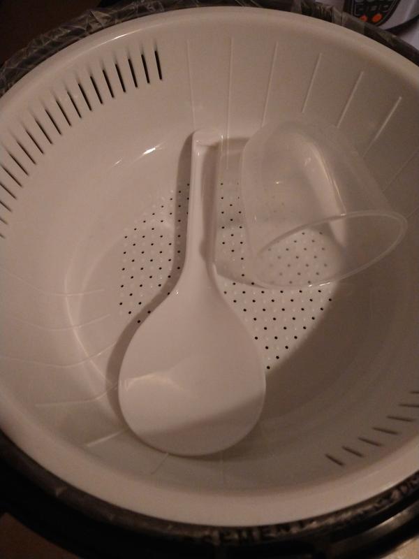 Steamer spoon and rice measuring cup