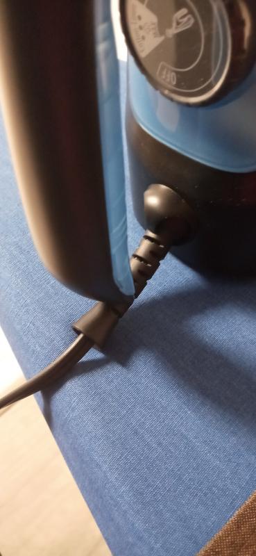 Cord under handle makes it tip