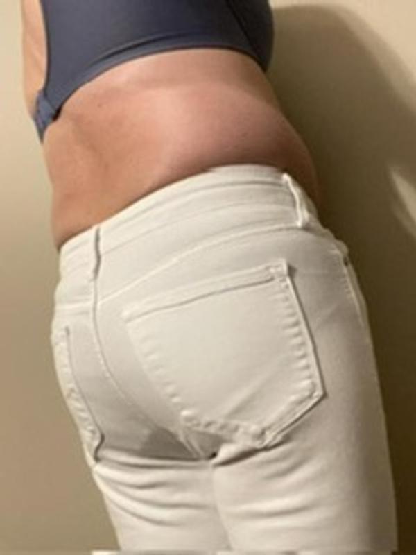 Seams show through tight jeans! 😦☹️