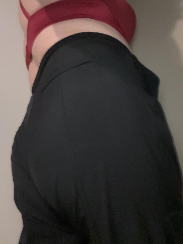 Smooth under thin slacks🥰🥰🥰