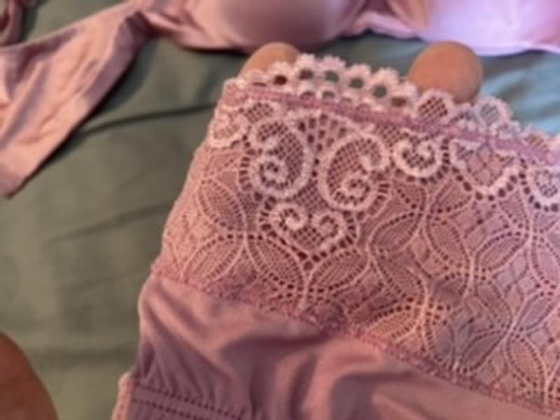 Love ❤️ the pretty lace!!!