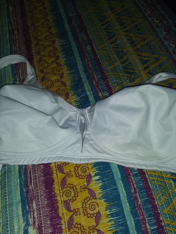 First pic is the size  second pic is the bra cups