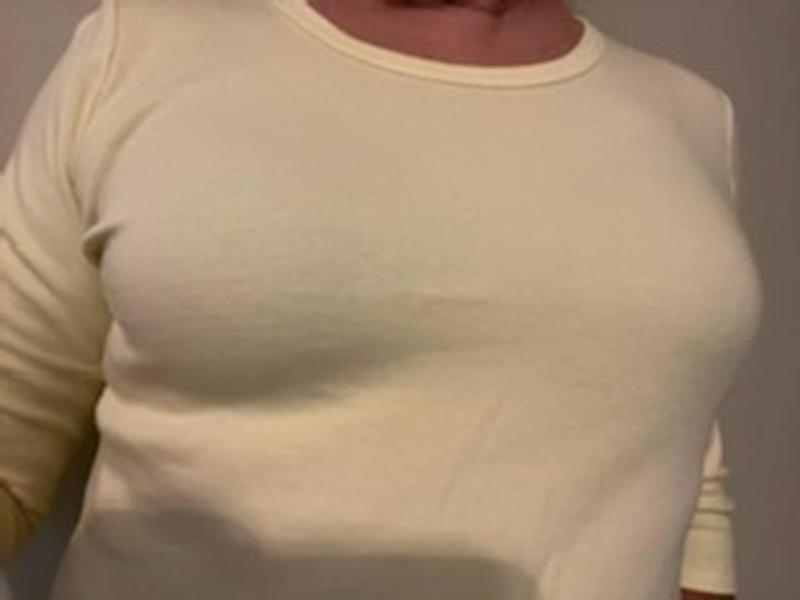 Very smooth under tighter cotton tops💕💗🥰