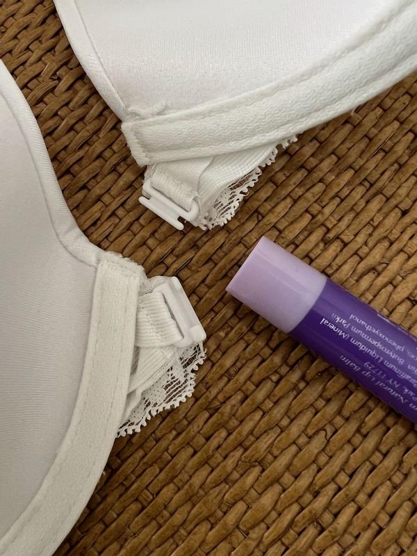 very dainty and smaller than the lid of chapstick....  looks nice but will it break?
