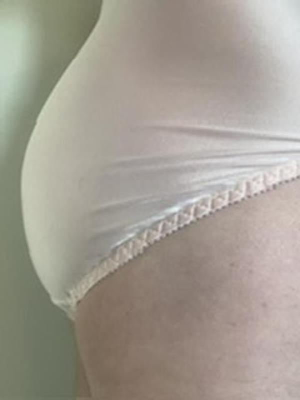Seams are a bit large and can be seen under tight clothes!!🙁😦