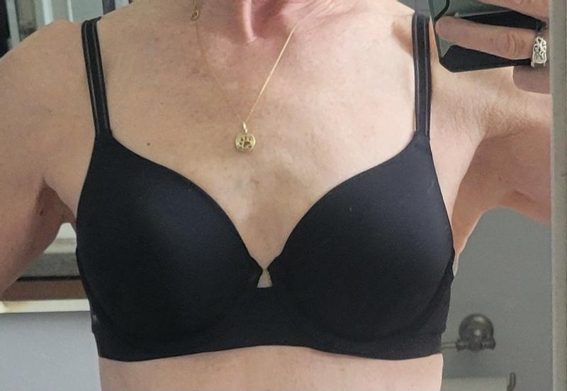 Great t-shirt fit. Only a little bulge in the back.