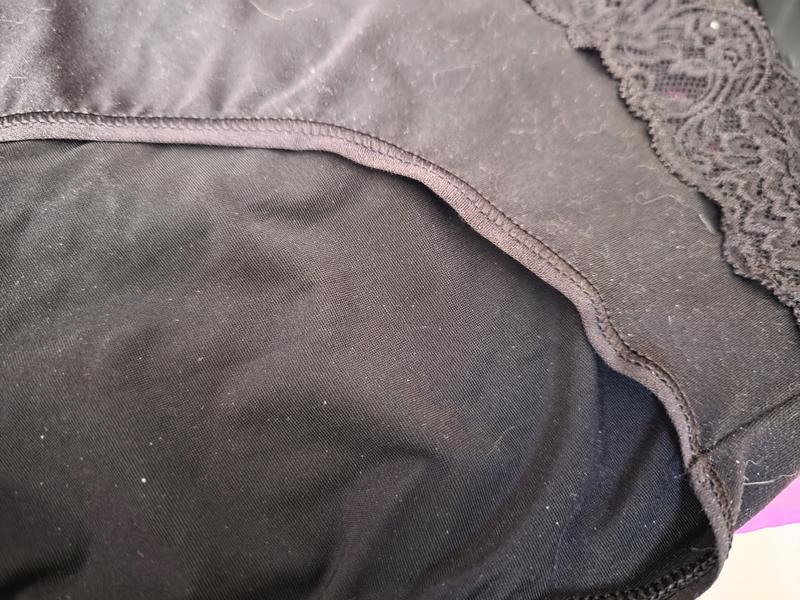 Flat seam around legs