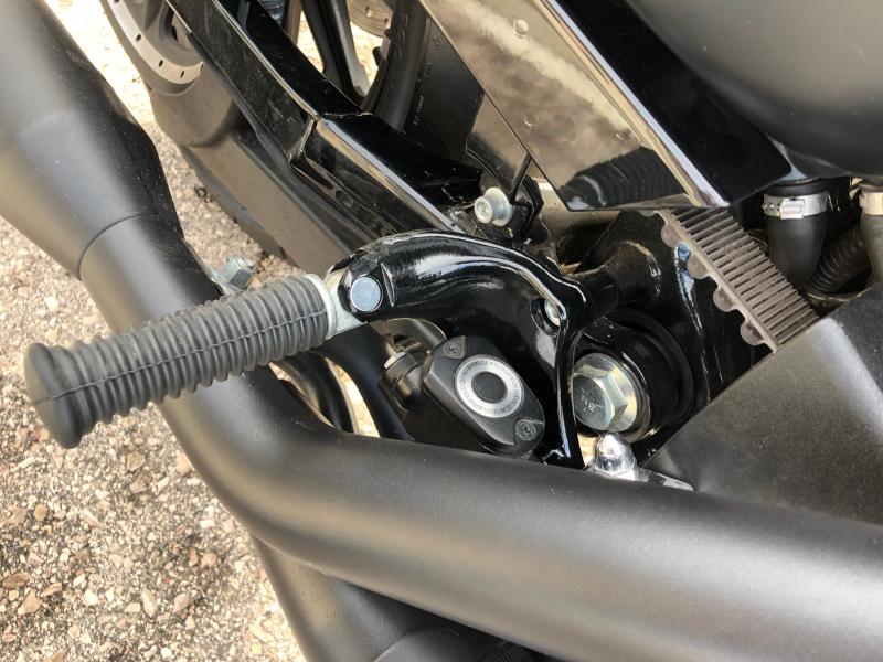 2019 iron 883 passenger pegs best sale