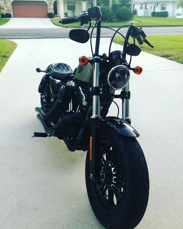 Chizeled Satin Black Handlebar 55800103 | Harley-Davidson USA