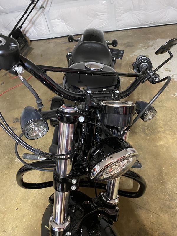 Hollywood Handlebar - Gloss Black 55800579 | Harley-Davidson USA Hollywood Handlebar - Gloss Black 55800579 | Harley-Davidson USA