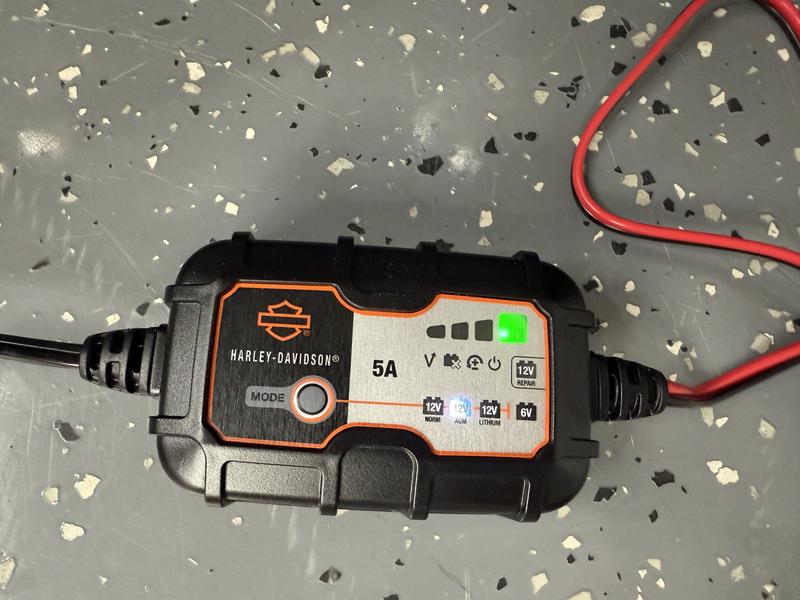 アクセサリー Harley-Davidson Battery Charger 66000306 Amazon.co.jp: Genuine Harley 66000306 1AMP Battery Charger