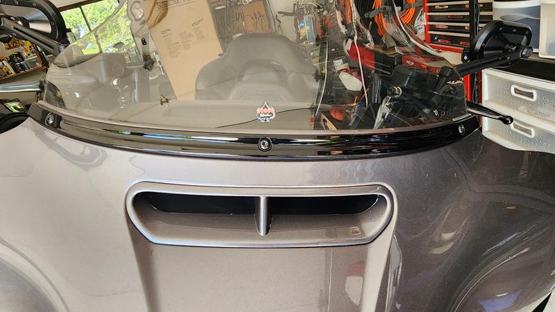Grooved Black Windshield Trim 61400593 | Harley-Davidson USA