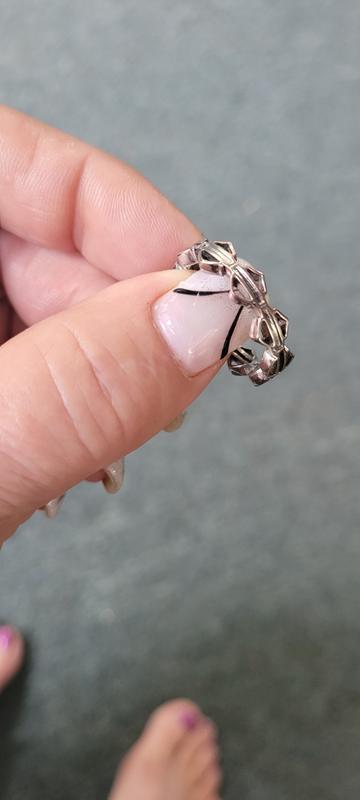 Missing a stone 2 days after I received it,  tarnishing already.