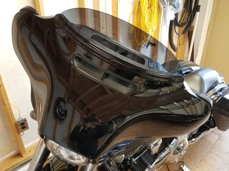 Grooved Black Windshield Trim 61400593 | Harley-Davidson USA