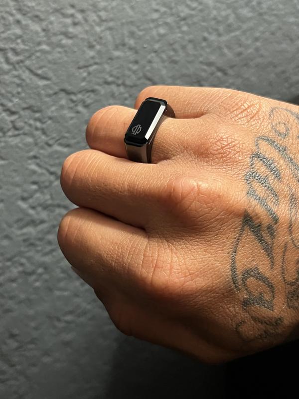 新着【Harley Davidson】サイズ豊富 Blackout Onyx Signet Ring Blackout Onyx Signet Ring | Harley-Davidson USA