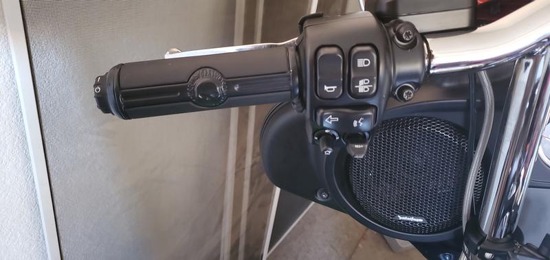 That cable runs right out the side and bottom, there is nowhere else for it to run.
