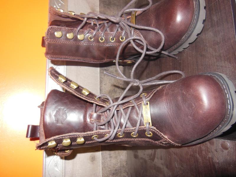 laces allow you to tighten or loosen for a snug fit