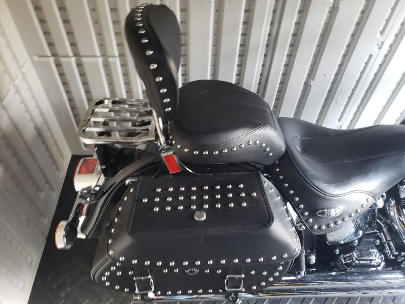 Studded pillion