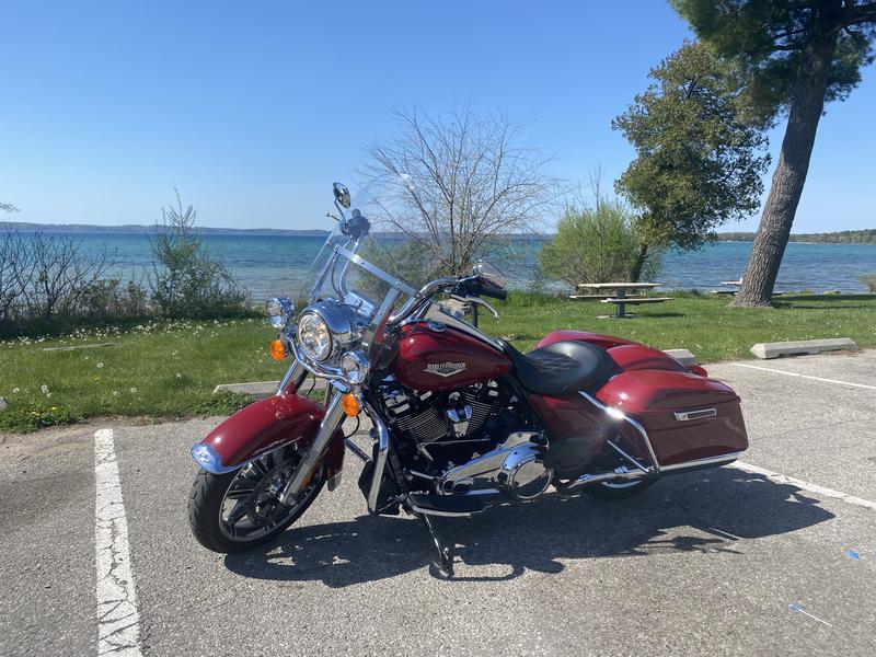 2021 Road King Cruising M22