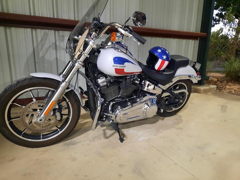 Windshield stays in place without noise even at high speeds