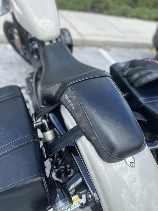 Badlander Custom Seat 52000211A Harley Davidson USA