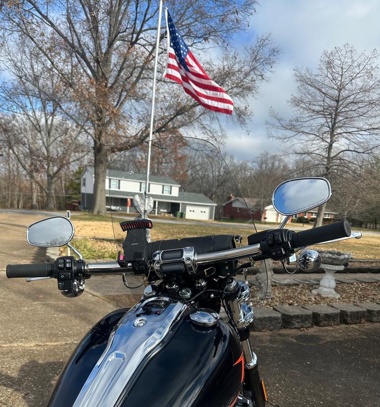 Breakout with Quick-Release Super Sport Windshield