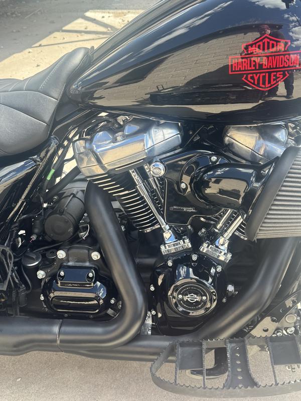 Milwaukee-Eight Gloss Black Cam Cover 25700467 | Harley