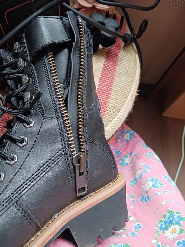 Look like walmart boots