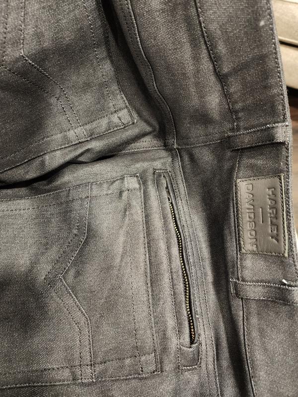 Special back pocket zipper