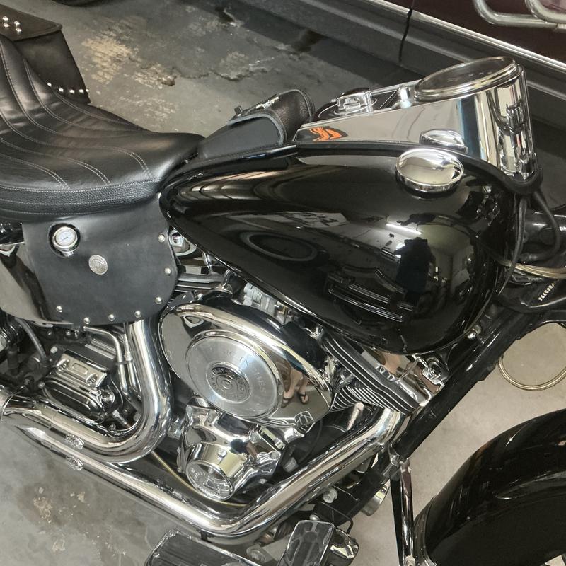 Premium Tank Panel with Pouch 91135-09 | Harley-Davidson USA Premium Tank Panel with Pouch 91135-09 | Harley-Davidson USA