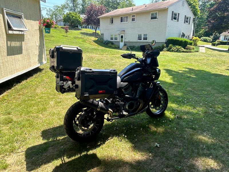 Side Case Mounting System 90202087 | Harley-Davidson USA