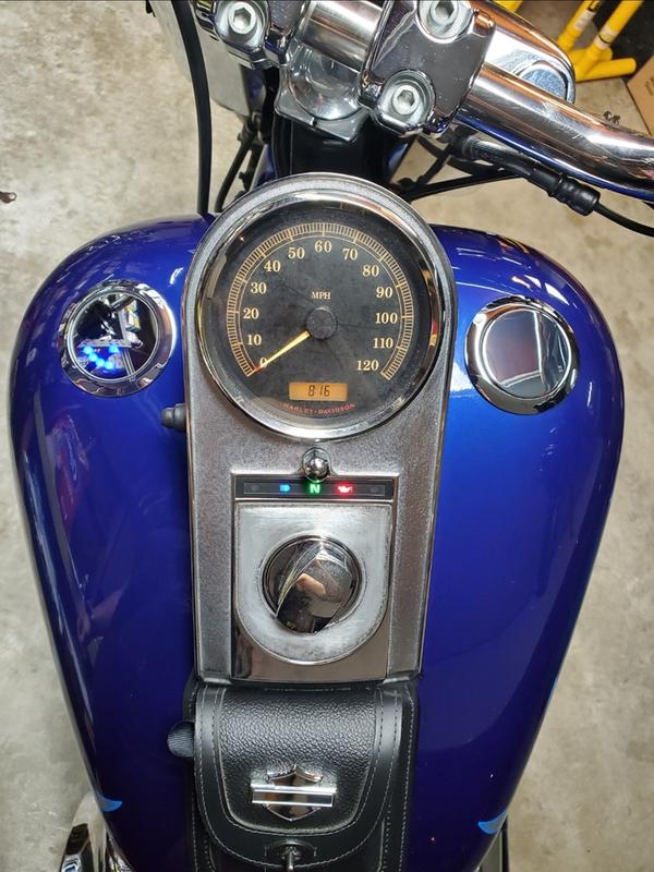 専用品 Flush-Mount Fuel Cap and Gauge Kit 62818-06G | Harley