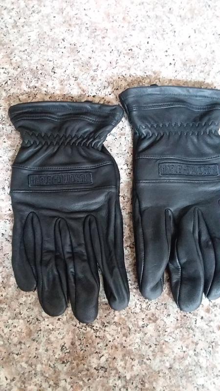 Leather gloves