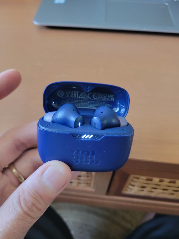 Right headphone stopped charging