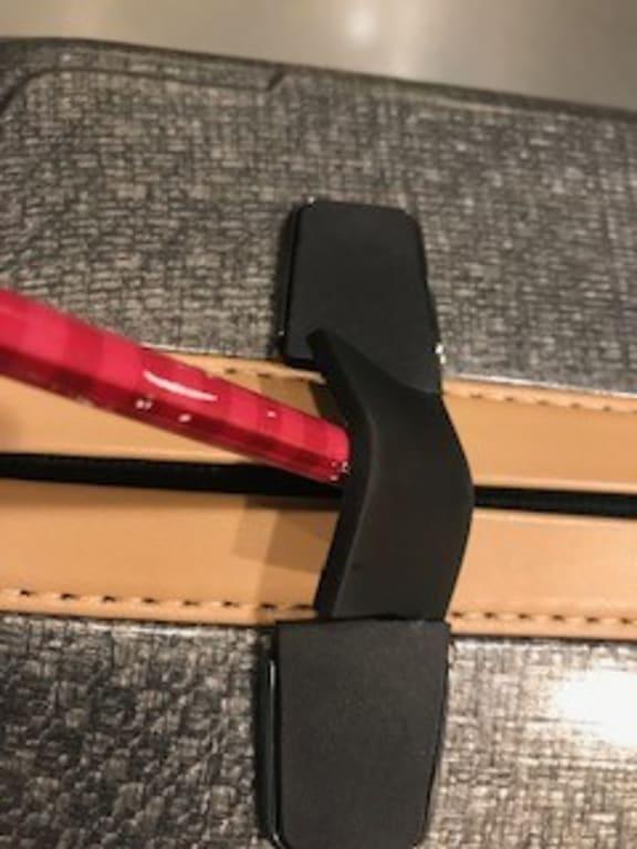 7R Spinner torn hinge