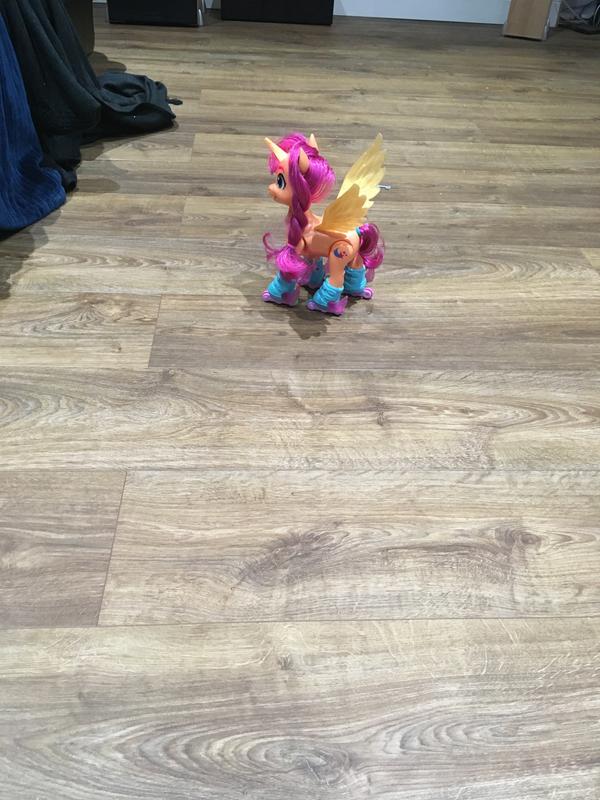 Flapping wings while skating