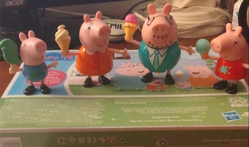 Peppa Pig Peppa's Adventures Peppa's Family Ice Cream Fun Figure 4-Pack  Toy, 4 Family Figures with Frozen Treats, Ages 3 and Up