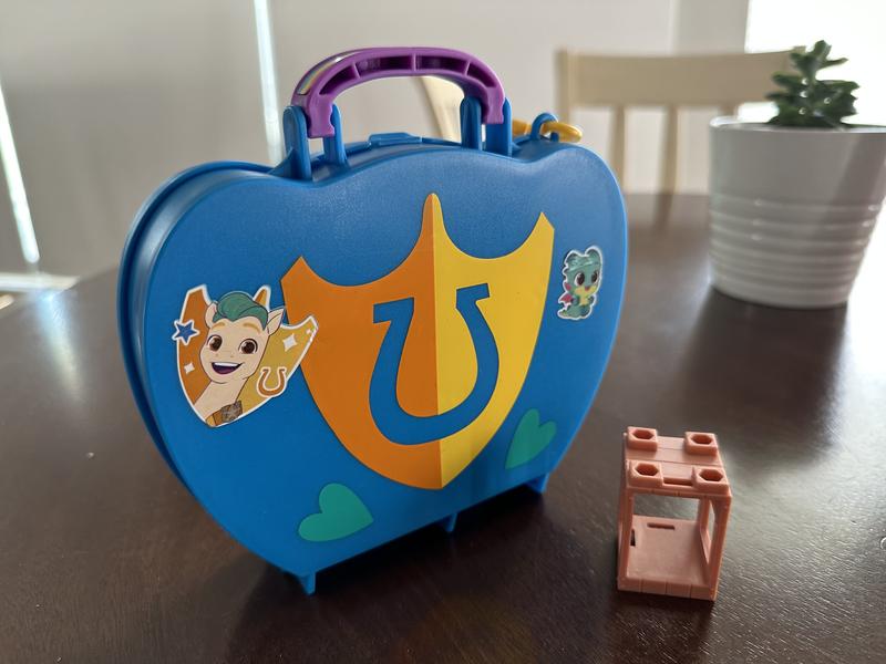 Closed toy with bigger accessory