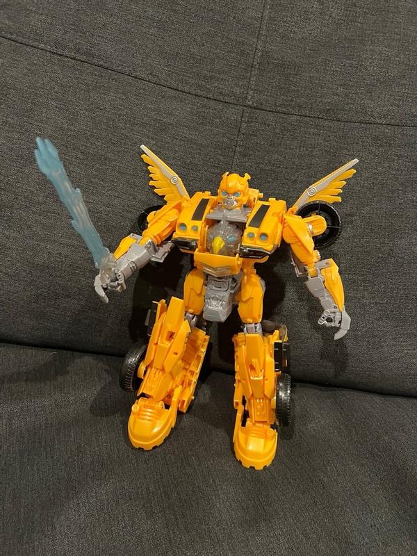 Transformers Toys Transformers: Rise of the Beasts Movie, Beast-Mode  Bumblebee Action Figure, Ages 6 and up, 10-inch - Transformers