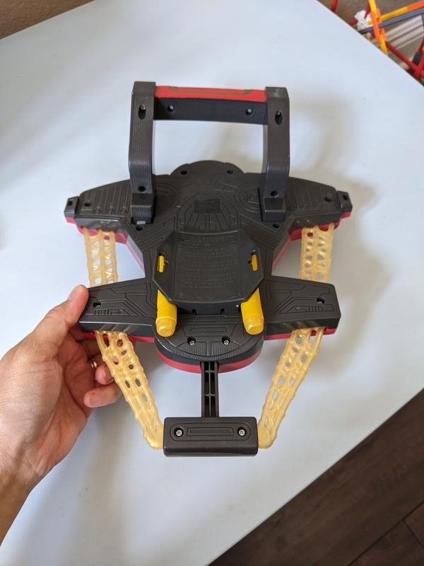 Comes with 3 Nerf darts, hide/store 2 under the forearm rest