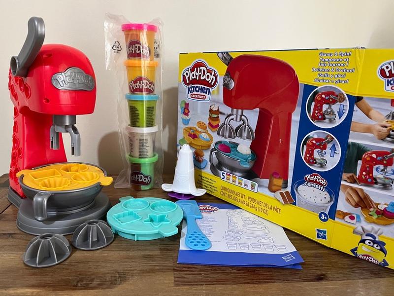 Play-Doh Kitchen Creations - Le p'tit resto - Coffret de cuisine avec pâte  à modeler jaune - Hasbro